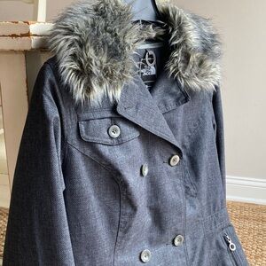 New: The North Face Primaloft Parka Trench with Removable Faux Fur. Size Medium